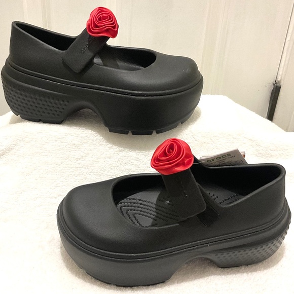 Black Red Rosette Maryjane Crocs Stomp Clog Rubber Slip On Casual Comfort size 8 - Picture 1 of 13